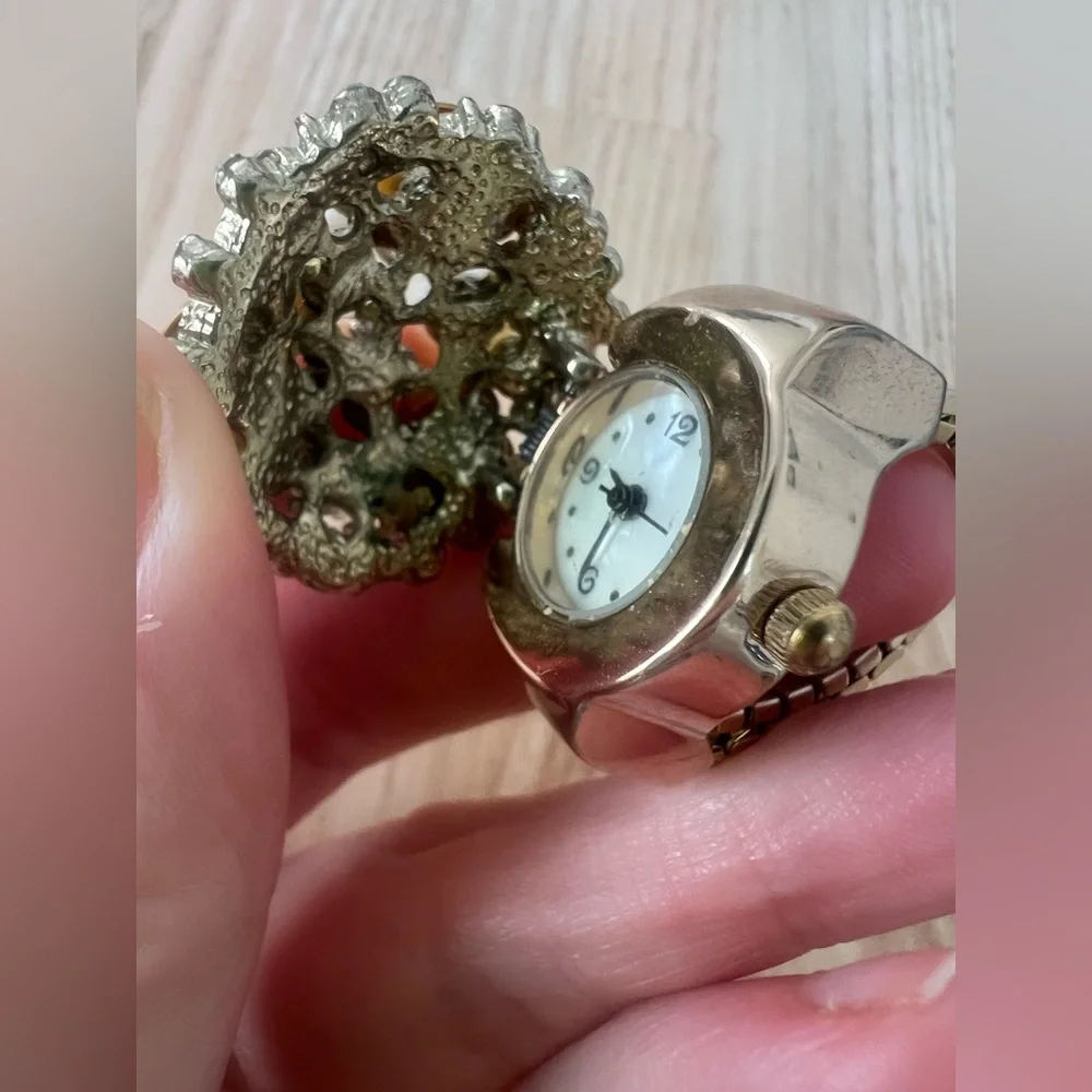 Vintage gold tone cluster peek a boo hidden watch ring NEW BATTERY